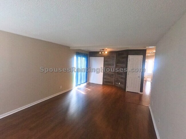 Building Photo - 6639 W Stanhope Dr