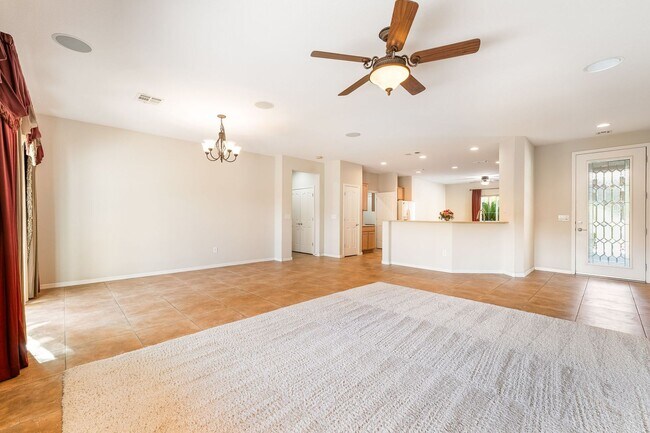 Foto del edificio - Spacious Home with Open Layout and Inviting Outdoor Space!