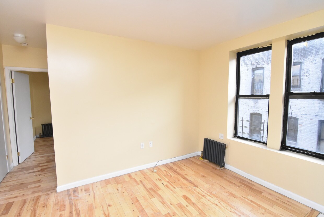 Primary Photo - 552 W 188th St