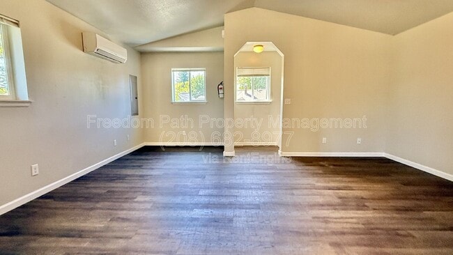 Building Photo - 1212 E Sherman Ave