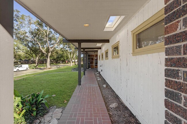 Foto del edificio - 9107 Timberside Dr