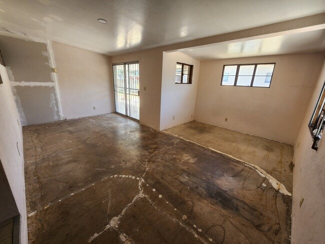 Building Photo - 525 S Rosemont Ave