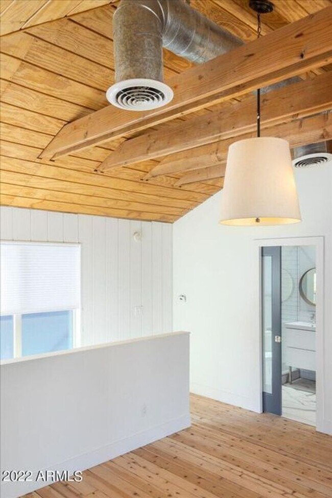 Foto del edificio - Contemporary Stunning Carriage house in the Roosevelt District!!!  Completely remodeled with no e...