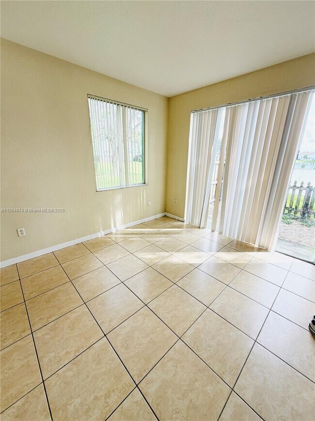 Building Photo - 2505 SE 14th Ave