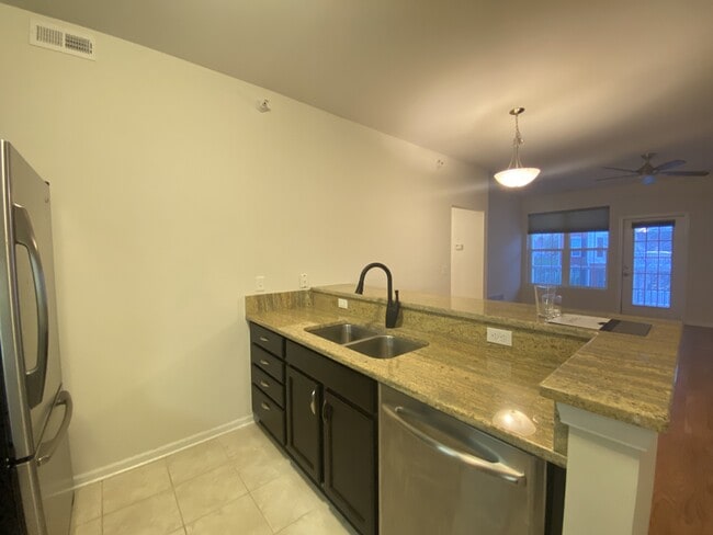 Foto del edificio - 958 W Summerfield Gln Cir