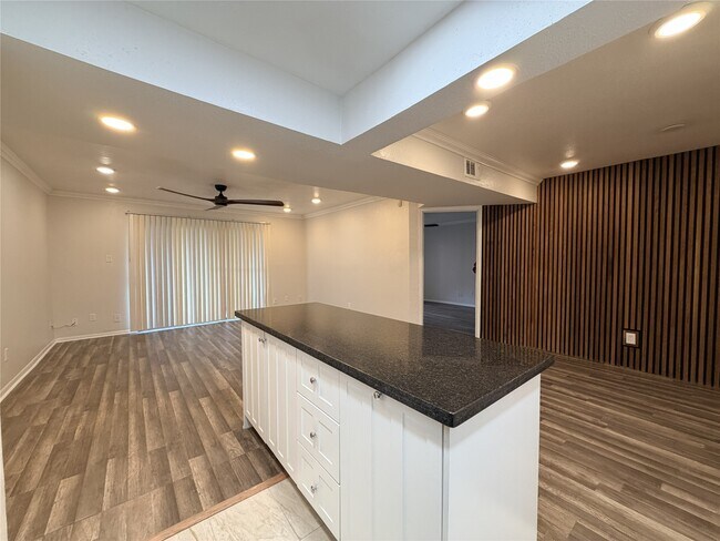 Foto del edificio - 3045 Walnut Bend Ln