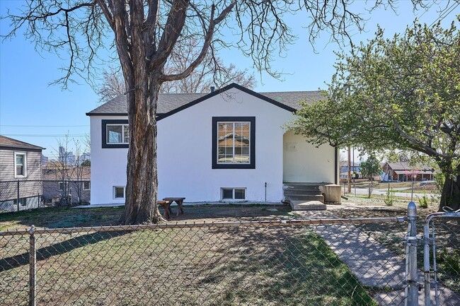 Building Photo - Remodeled house in Barnum