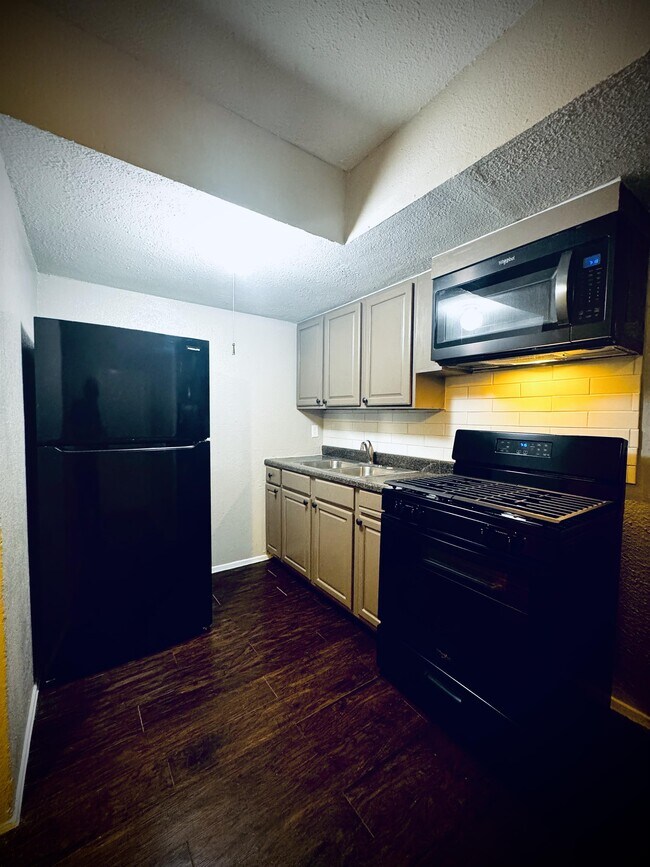 Foto del edificio - 235 Kelsey Ave