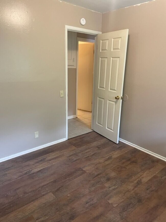 Foto del edificio - 411 Lindenwood Dr