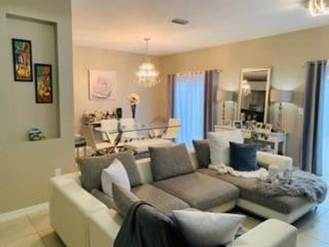 Foto del edificio - 4948 SW 136th Ave