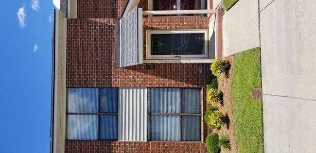 Foto del edificio - 18 Upton Ct Dr