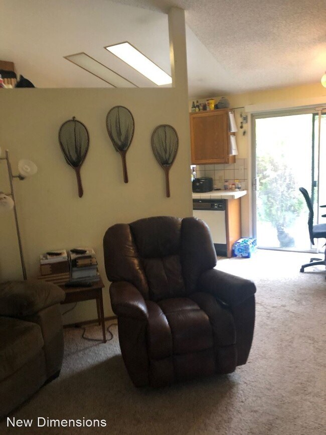 Building Photo - 2 br, 1 bath House - 1045 Ambassador Drive