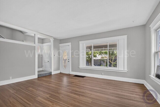 Building Photo - 1023 Shadowlawn Dr