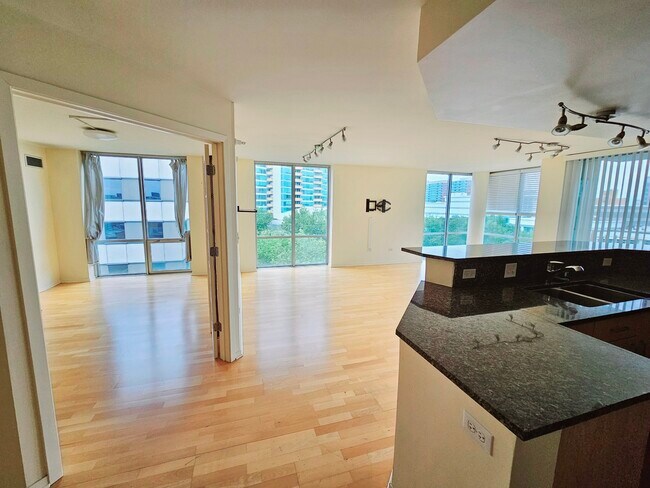 Foto del edificio - 1640 Maple Ave