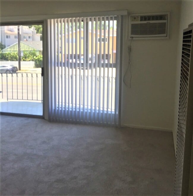 Building Photo - 14716 W Magnolia Blvd