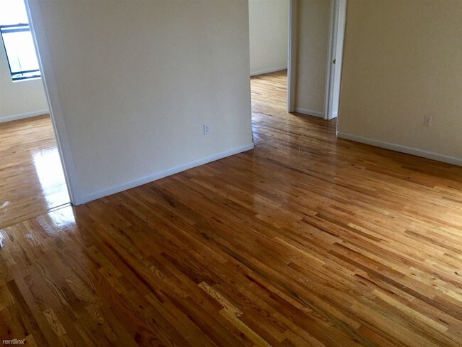 Foto del edificio - 2440 Webb Ave