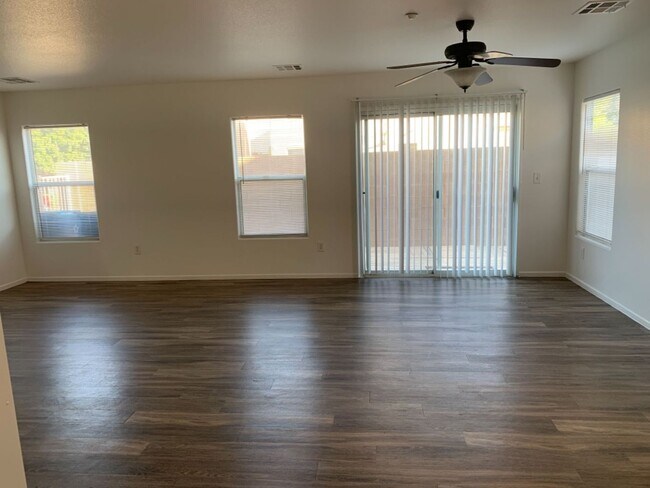Foto del edificio - 3 bed,2.5 bath, 1 car garage house for rent $1800