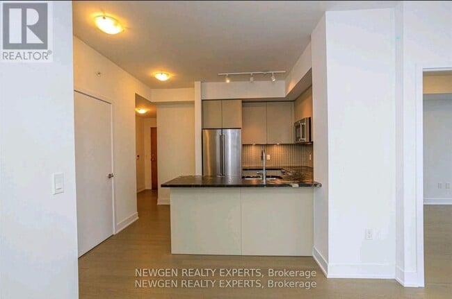 Building Photo - 30 Shore Breeze Dr