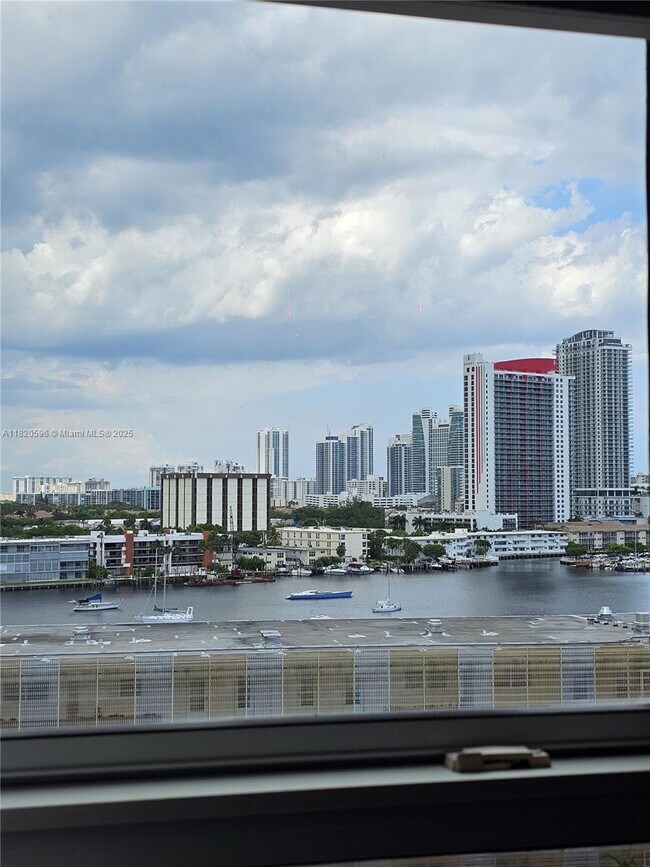 Foto del edificio - 401 Golden Isles Dr