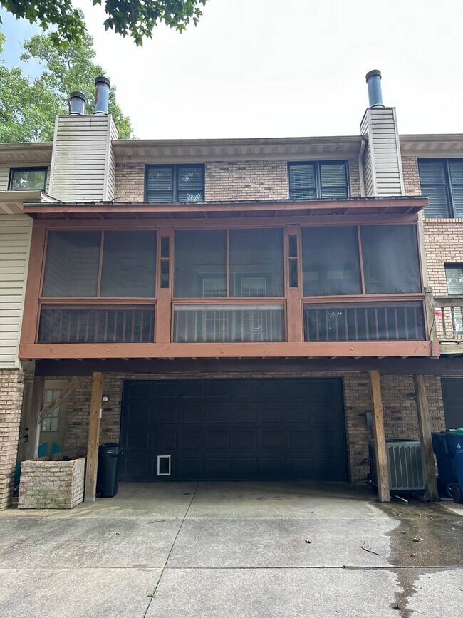 Foto del edificio - 3505 Lakeside Ct