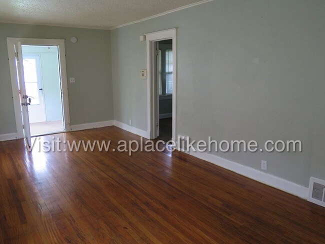 Foto del edificio - 3418 Mersington Ave, Kansas City, 64128