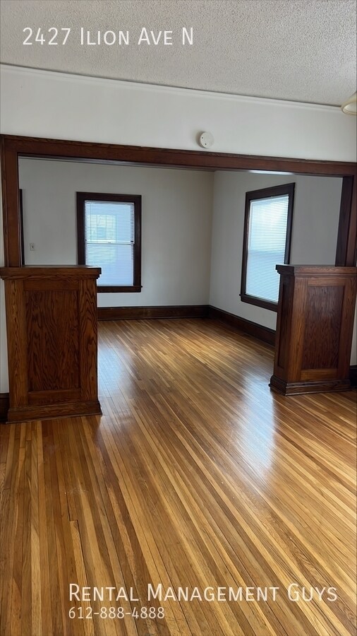 Building Photo - Stunning 3 Bedroom! Available Immediately!