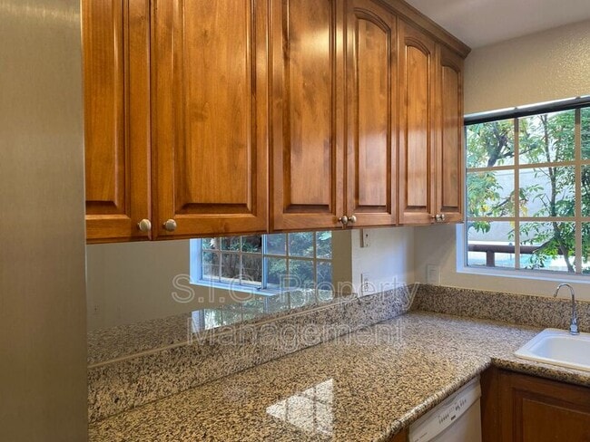 Foto del edificio - 522 E Maple St