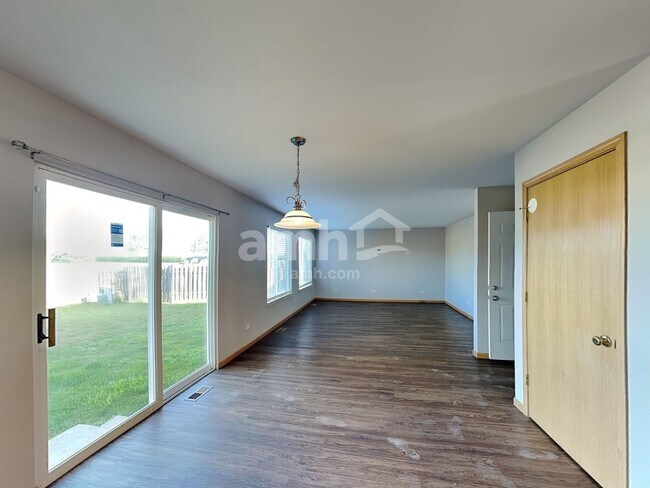 Foto del edificio - 2419 Paradise Cir