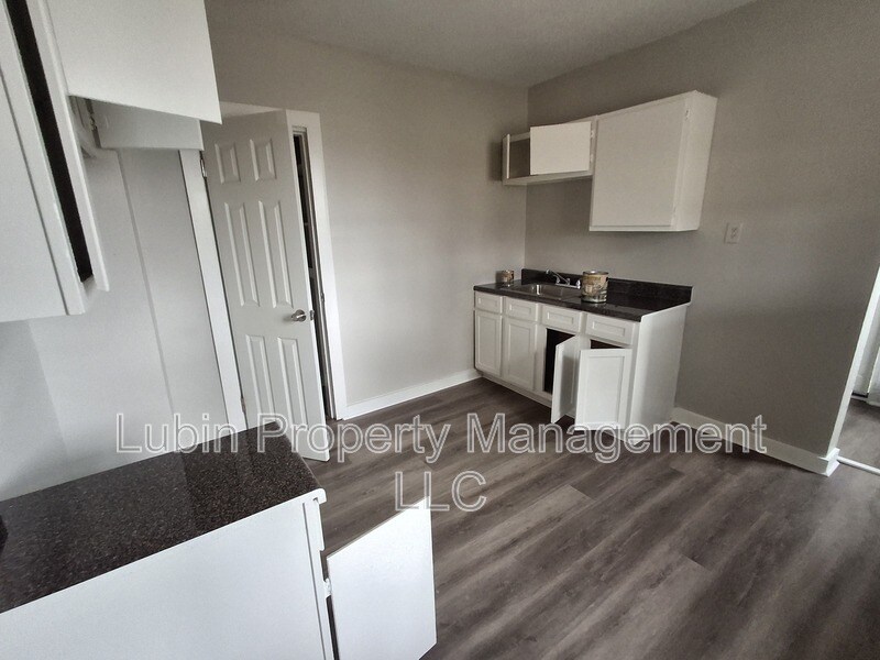 Building Photo - 2579 Barron Ave