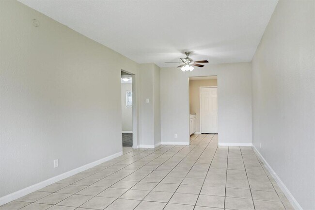 Foto del edificio - 5107 Clover St