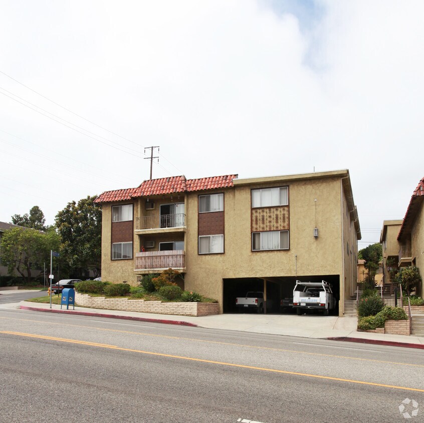 Building Photo - 3486 Military Ave