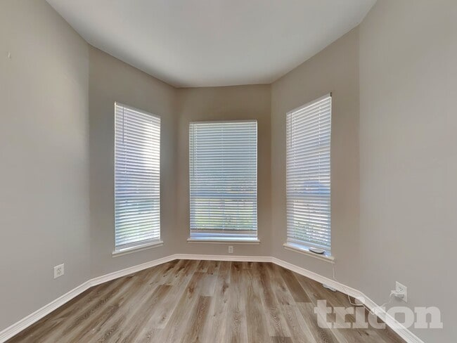 Building Photo - 10834 Golden Sunshine Dr