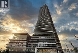 Building Photo - 448 Burnhamthorpe Rd W