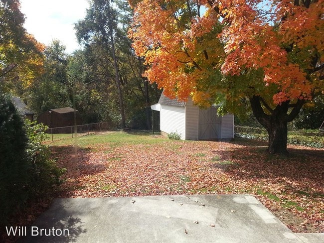 Building Photo - 3 br, 2 bath House - 1114 Summit Lane