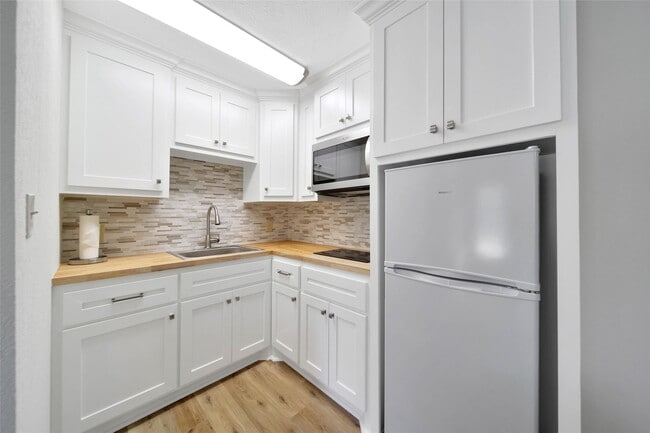 Building Photo - 4072 TX-105