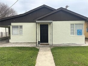 Building Photo - 1010 Isbell St