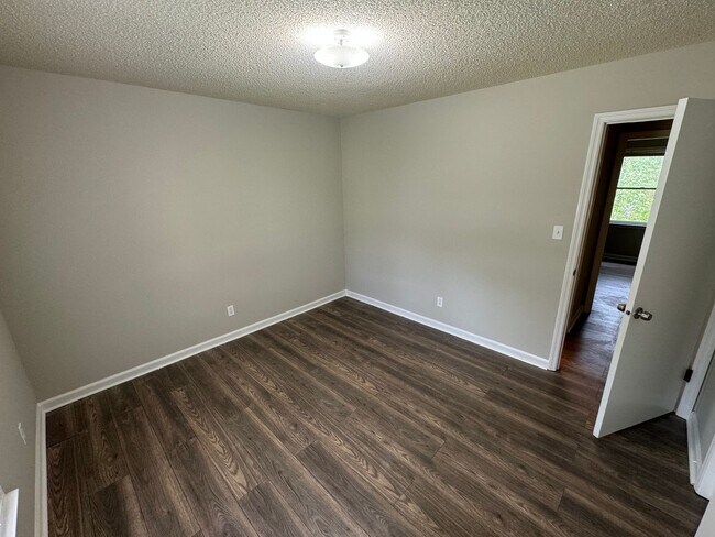 Foto del edificio - Freshly remodeled.