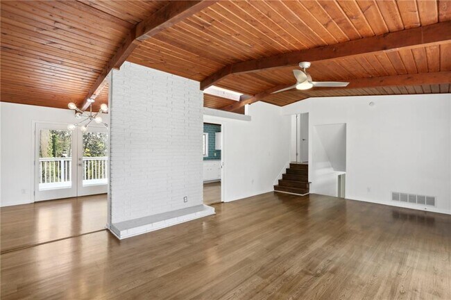 Building Photo - 3684 Northlake Dr