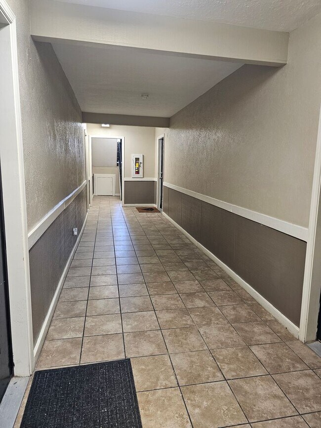 Foto del edificio - Conveniently Located Affordable Condo For Rent