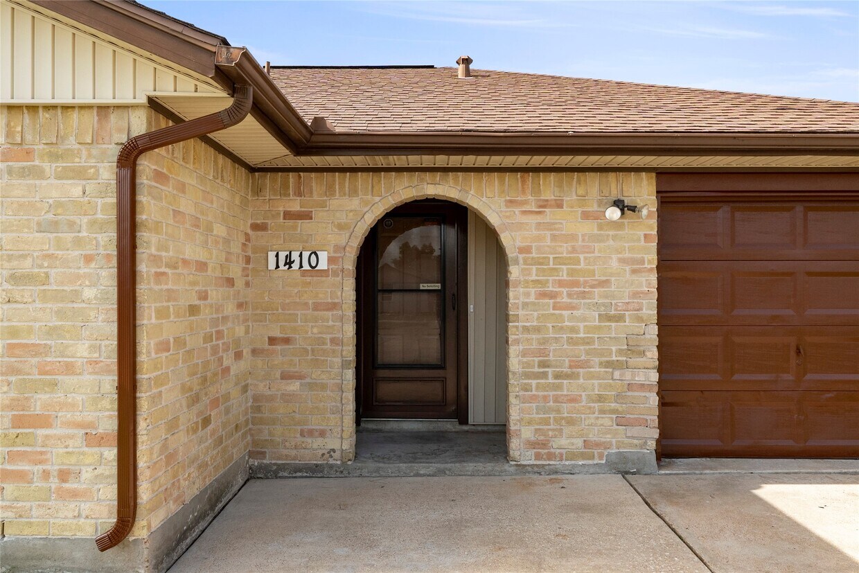 Primary Photo - 1410 PI Cir