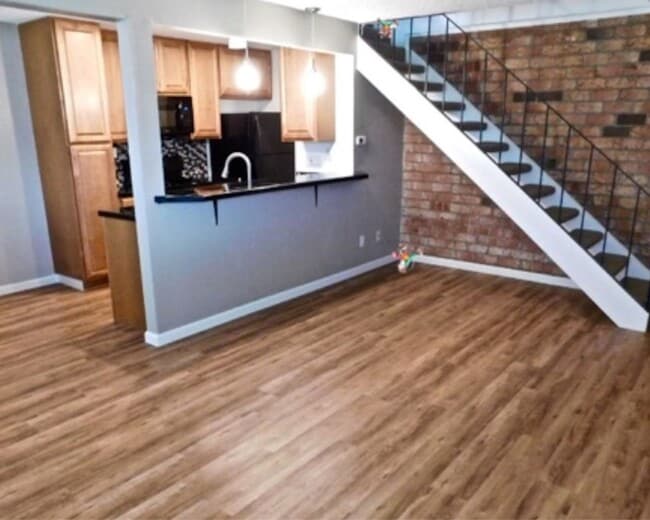 Building Photo - LUXURY AUBURN GREENS TOWNHOUSE UNIT w/GARAGE
