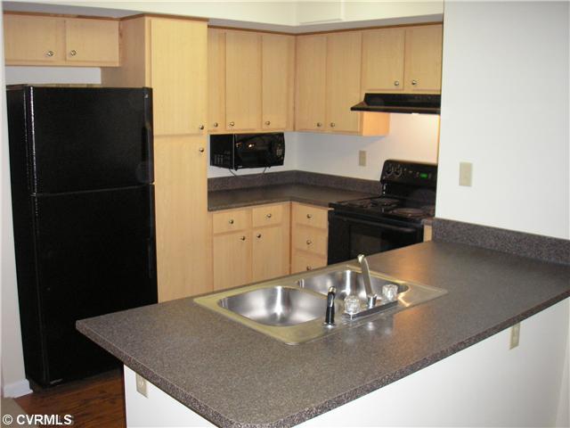 Building Photo - Fabulous 2 bedroom condo with loft and gar...