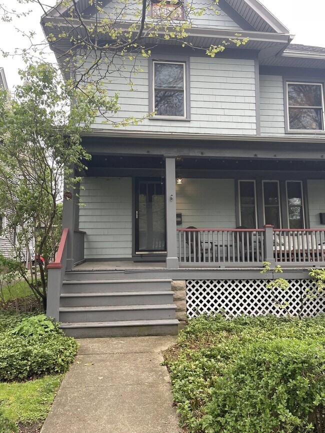 Porche delantero compartido - 120 Edgerton St