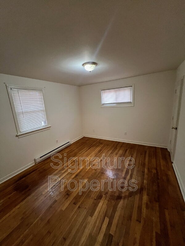 Building Photo - 208 N Cedar Ave