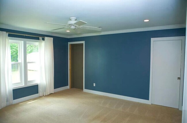 Building Photo - Cute House in Springdale available May 1