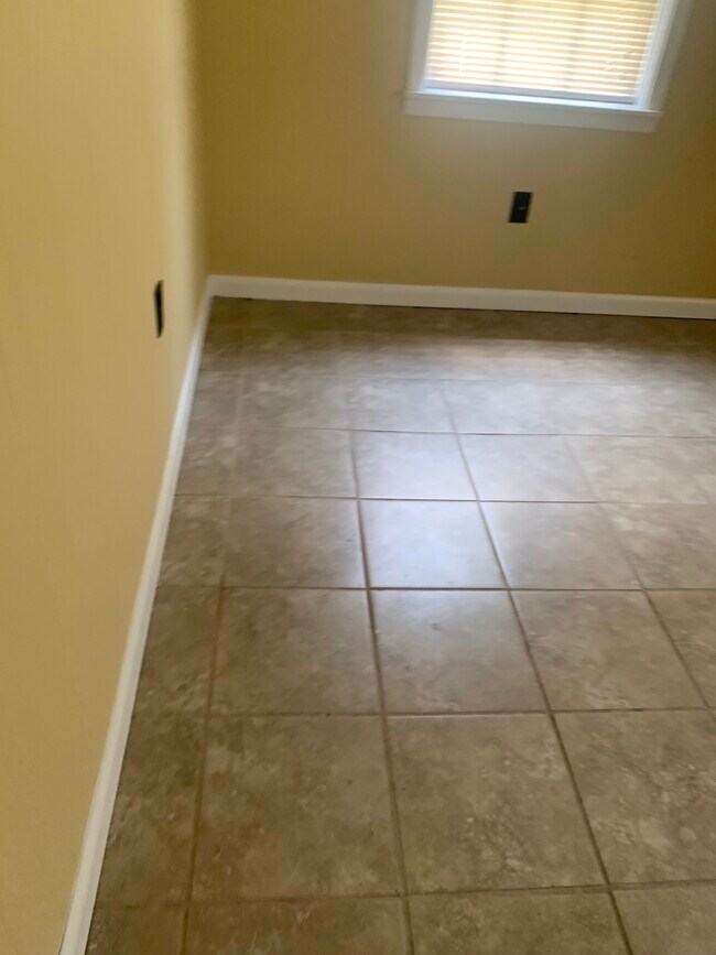 Building Photo - 220 E Church St