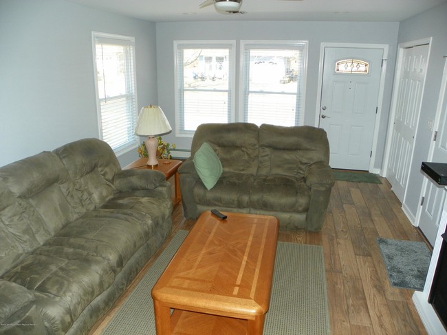 Building Photo - 35 Charlotteville Drive
