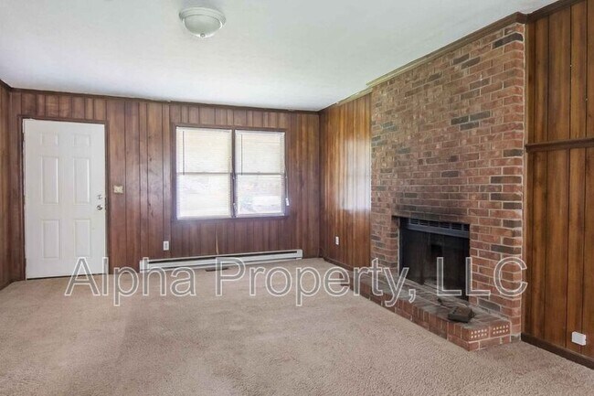 Building Photo - 107 Vesta Dr