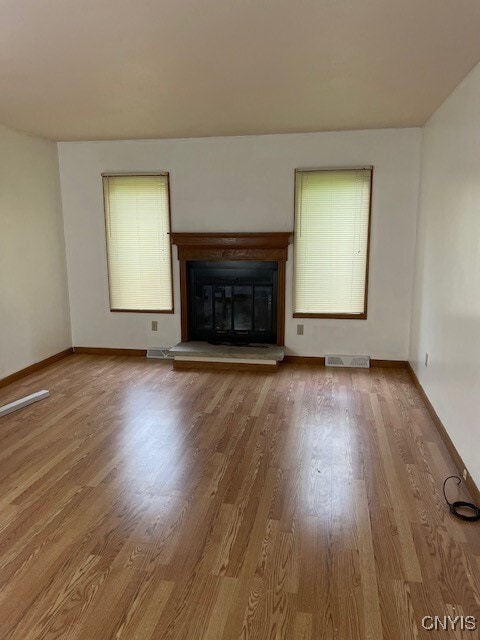 Building Photo - 8184 Bluffview Dr