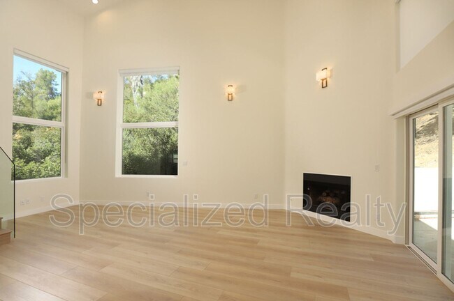 Foto del edificio - 1827 Hill Dr